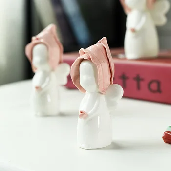 3 ADET Küçük kız çocuk odası basit el sanatları beyaz aptal sevimli küçük melek beyaz seramik kırmızı şapka bebek bebek