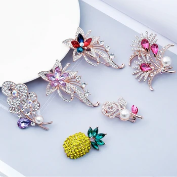 Kız Çiçek Kristal Broş Kadınlar için Sevimli Pin Bijuteri Yüksek Kaliteli Korsaj düğün takısı İnci Taklidi Broş Pin