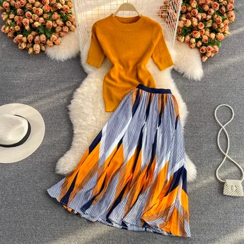 Moda elbise 2022 Yeni yaz kıyafetleri O-Boyun Kadın Kısa Örme Üst + Zarif Pilili Midi Etek Bayanlar Turuncu 2 Parça Set