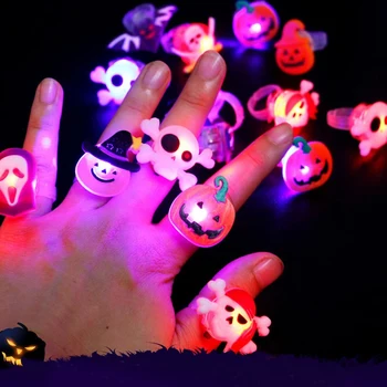 10 Adet Yaratıcı Sevimli Parlayan Yüzük Broş Kabak Hayalet Cadılar Bayramı Süslemeleri LED Işıklı Yüzük Doğum Günü Partisi Malzemeleri navidad