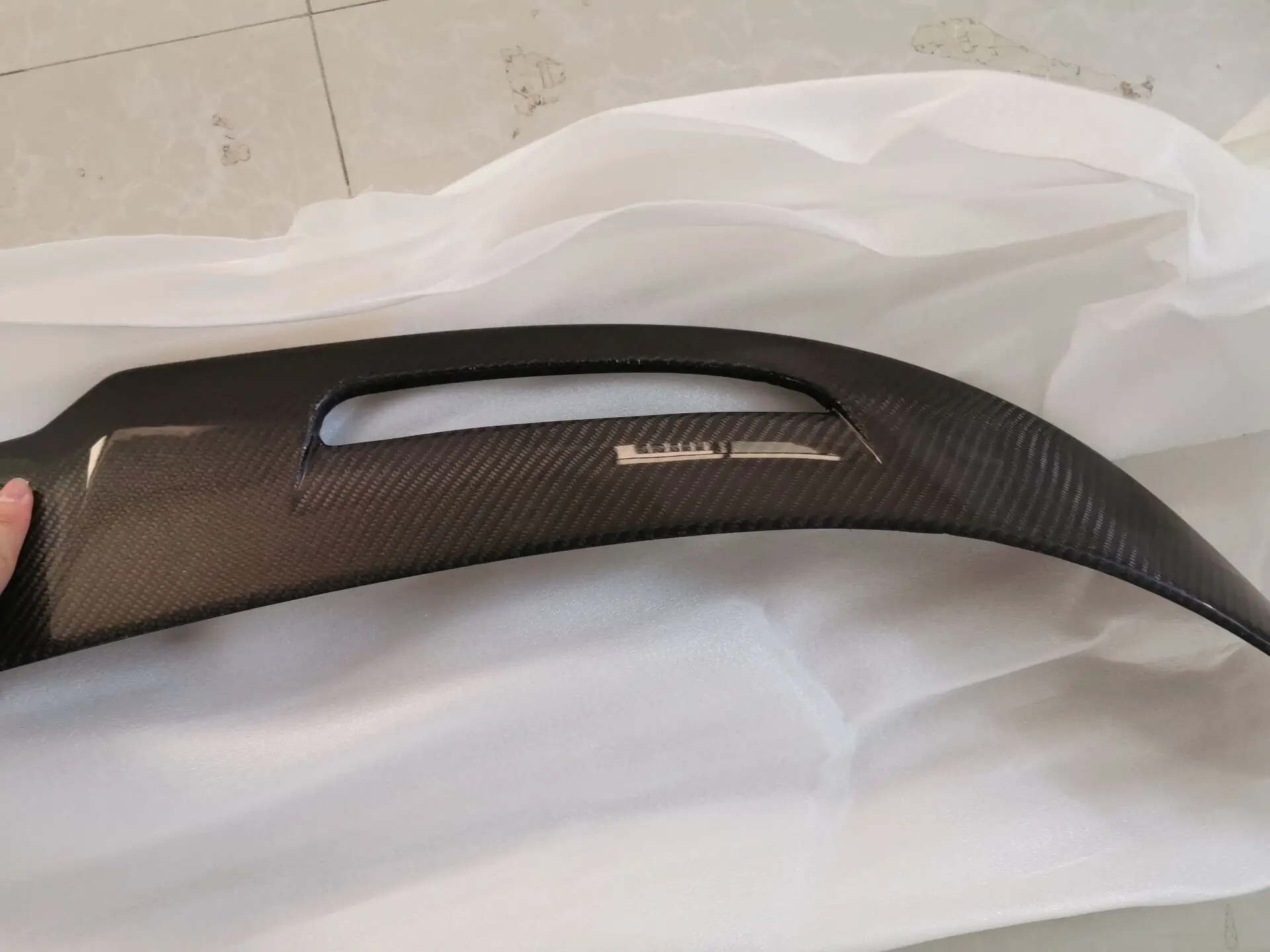 Karbon Fiber Araba Arka Çatı Bagaj Dudak Spoiler Pencere Kanat Dudak Maserati Levante 2016 - 2019 için Karbon Spoiler 5